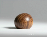 家具企业和砚家居日志:和砚・行璟大床 | 借一方床榻，守护母亲的温馨梦乡

从古老的禅师技艺
到现代的人体工程学设计
床，作为生活艺术载体
东方文化里，它是休憩地
【图2】